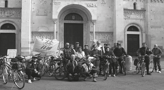 gruppo FIAB Lodi davanti al Duomo di Modena